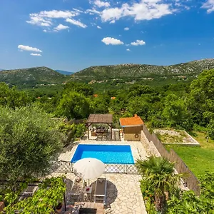 Cocoon - Vacation With Heated Pool & Garden Villa
